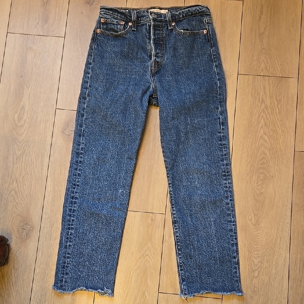 LEVI'S WEDGIE STRAIGHT Raw Hem Jeans size 26